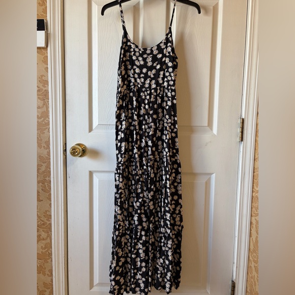 Runway Dresses & Skirts - Black Daisy Maxi Dress 100% Viscose PTP 17” Size Small